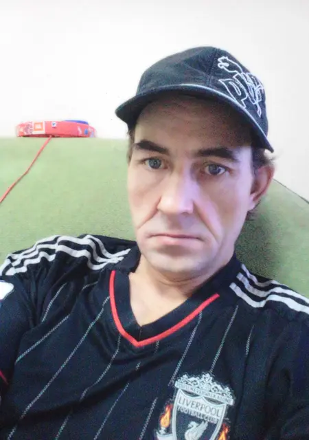 Александр из Режа, мне 49, познакомлюсь для приятного времяпровождения