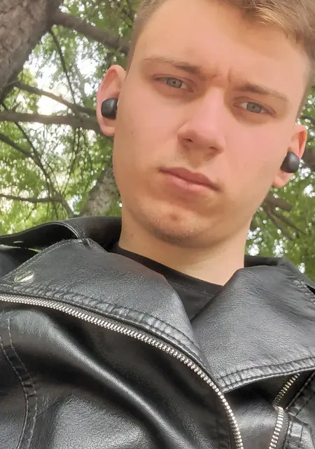 Максим из Воронежа, мне 24, познакомлюсь на одну ночь