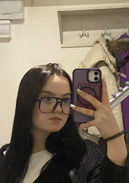 Катя из Печоры, мне 19, познакомлюсь на одну ночь