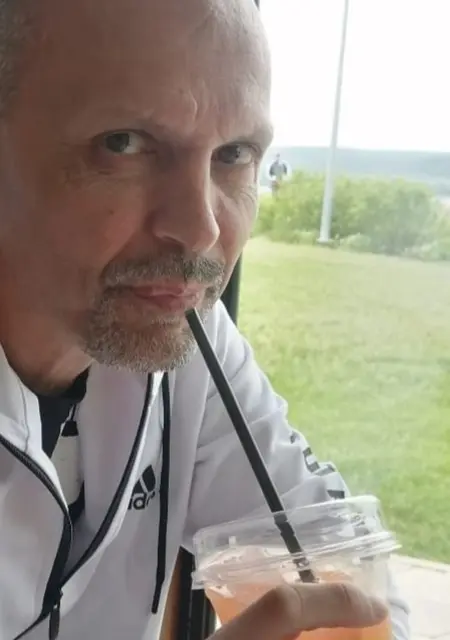 Я Алексей, 47, из Жигулевска, ищу знакомства без обязательств