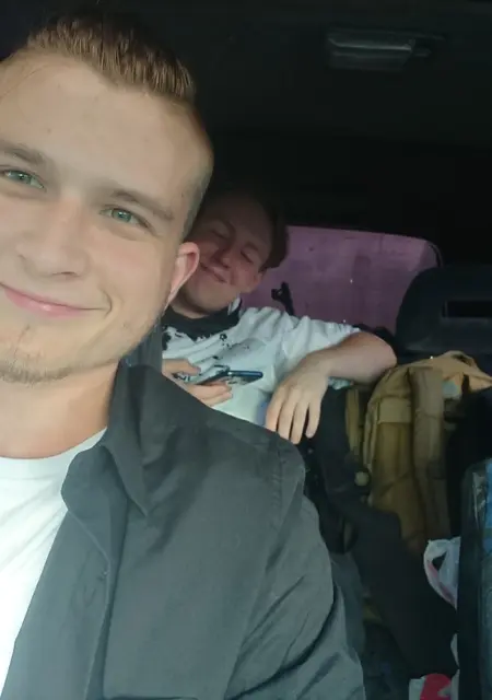 Я Артём, 21, из Кольчугина, ищу знакомства без обязательств