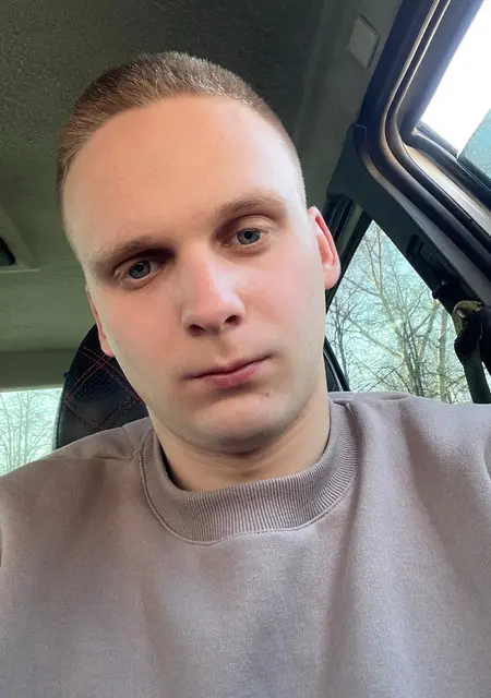 Артем из Рязани, мне 23, познакомлюсь на одну ночь