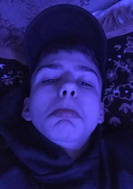 Kolof из Новотроицка, мне 20, познакомлюсь на одну ночь