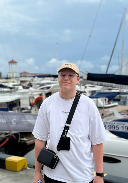Я Артем, 25, из Оренбурга, ищу знакомство для приятного времяпровождения