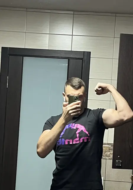 Я Максим, 23, из Здвинска, ищу знакомства без обязательств