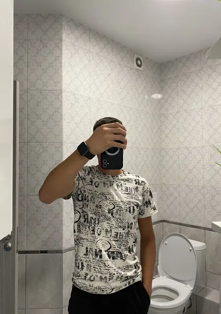 Я Денис, 20, знакомлюсь на одну ночь в Алуште