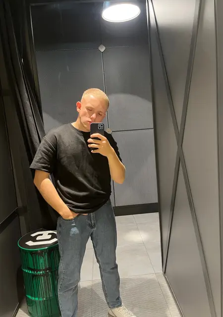 Я Даня, 23, из Бахчисарая, ищу знакомства без обязательств