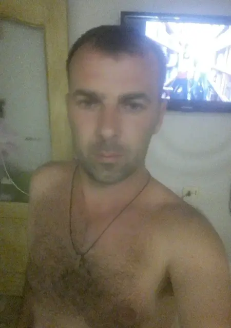 Алекс из Арсеньева, мне 42, познакомлюсь на одну ночь