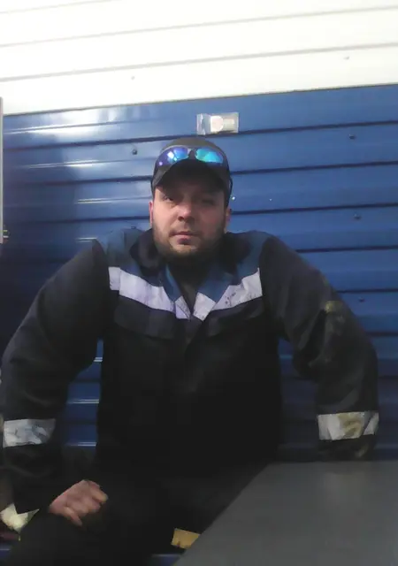 Я Серж, 38, из Вуктыла, ищу знакомства на одну ночь