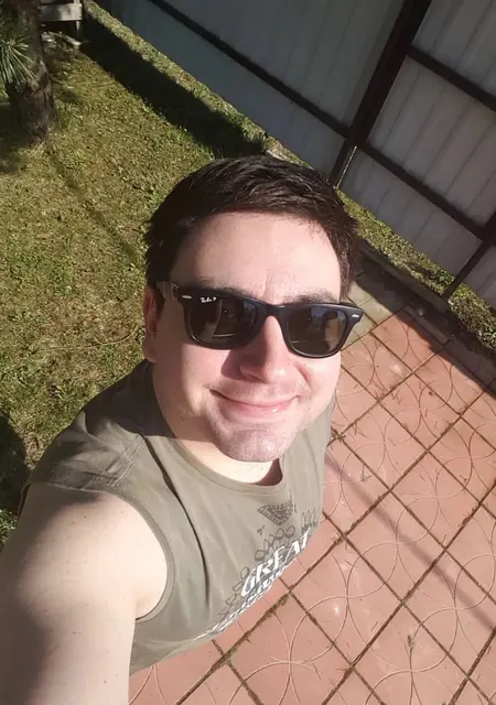 Я Валерий, 31, знакомлюсь на одну ночь в Москве