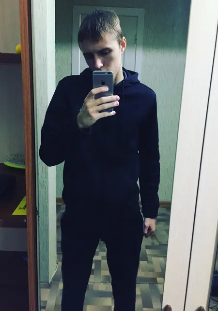 Я Дмитрий, 25, из Железногорска, ищу знакомства без обязательств