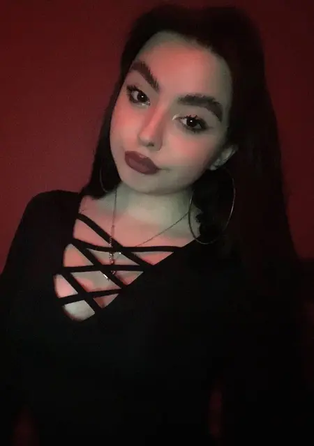 Я Алина, 20, знакомлюсь без обязательств в Ульяновске