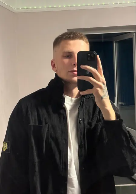 Я Евгений, 21, из Крымска, ищу знакомство для дружбы