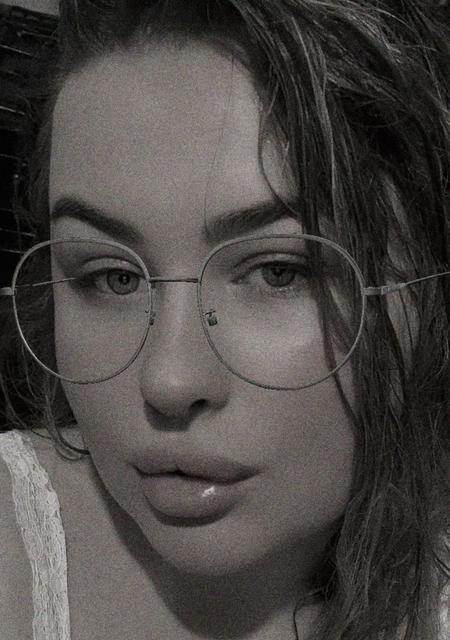 Я Ника, 24, из Москвы, ищу знакомства на одну ночь