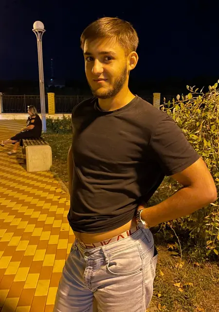 Я Кирилл, 19, из Кореновска, ищу знакомство для приятного времяпровождения
