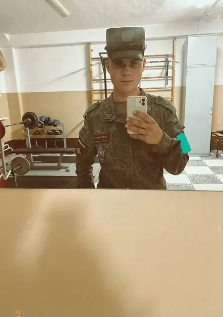 Артем из Сызрани, мне 24, познакомлюсь без обязательств