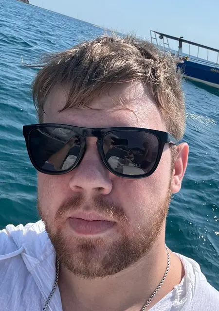 Дмитрий из Оренбурга, мне 24, познакомлюсь для приятного времяпровождения