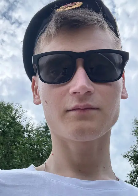 Кирилл из Ульяновска, мне 22, познакомлюсь на одну ночь