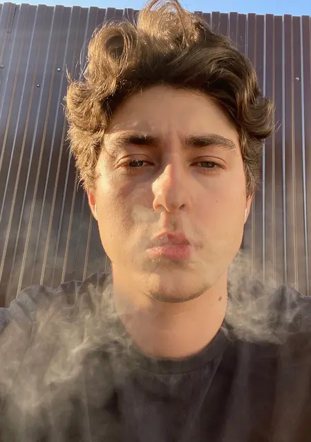 Инокентий из Владивостока, мне 24, познакомлюсь на одну ночь