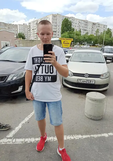 Павел из Старого Оскола, мне 21, познакомлюсь для общения