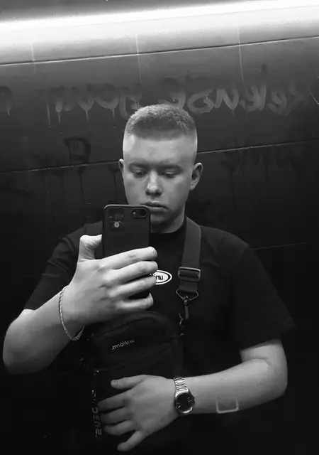 Антон из Северодвинска, ищу на сайте знакомства на одну ночь